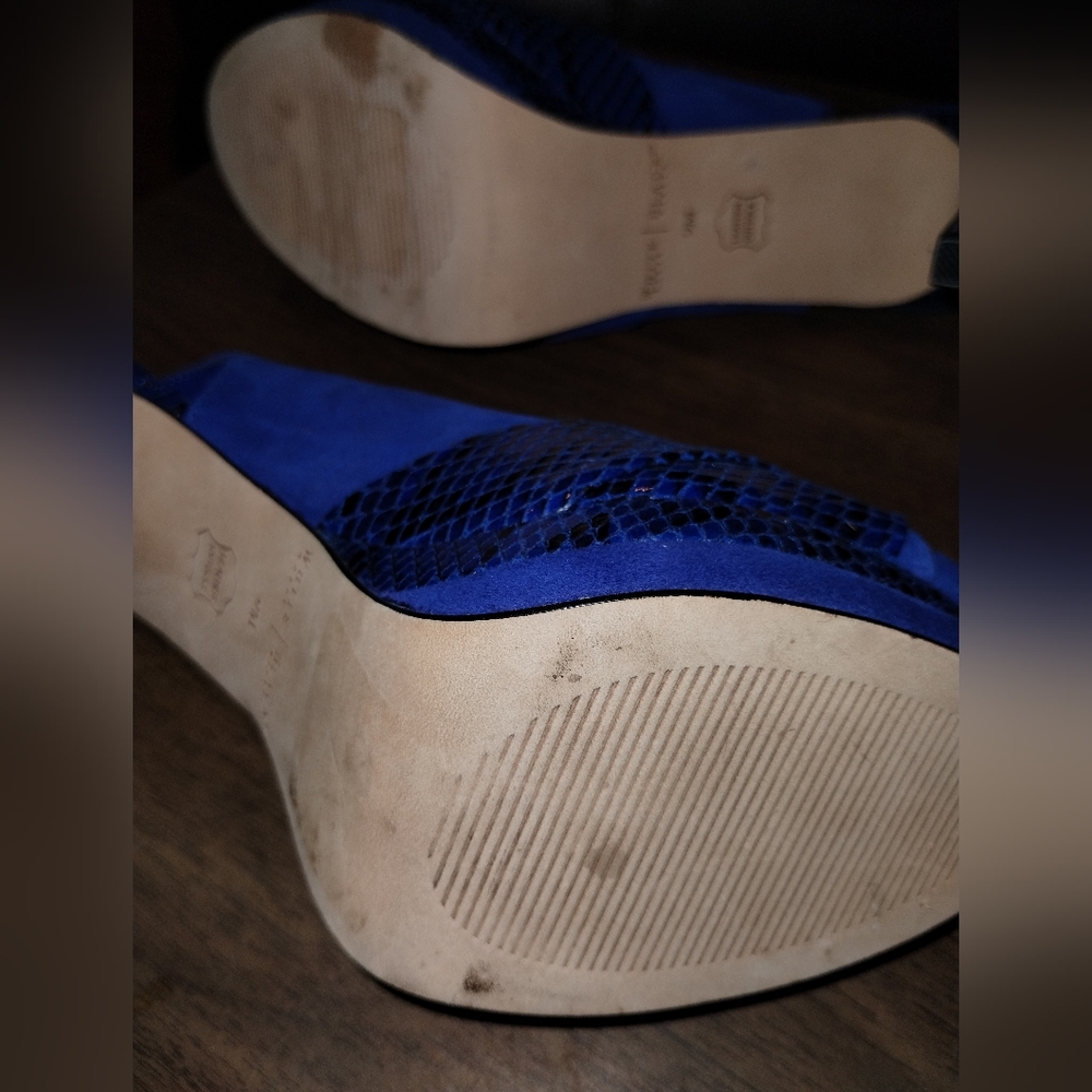 White House Black Market blue leather pumps - Picture 8 of 8